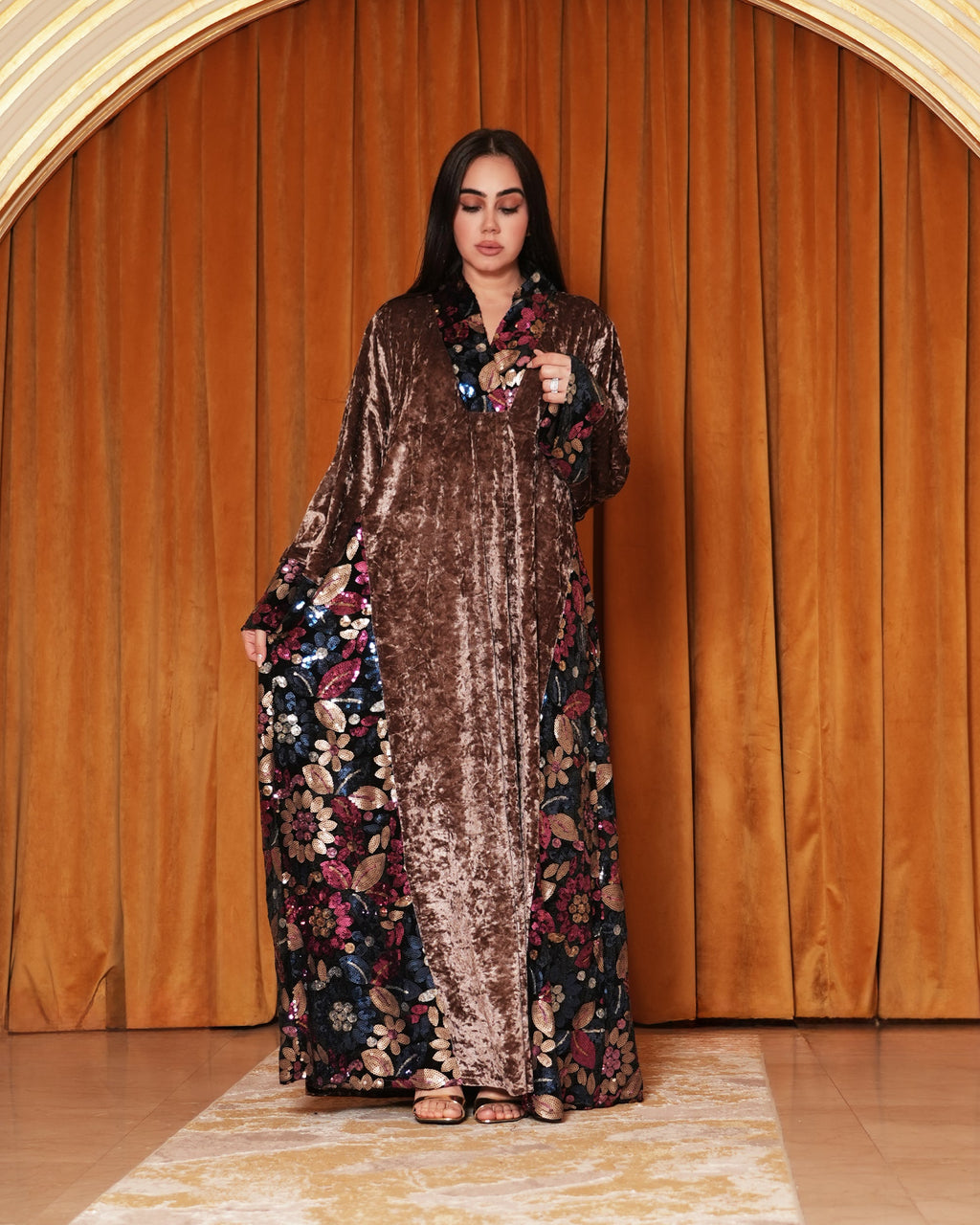 HS3 kaftan Brown - neckline detail